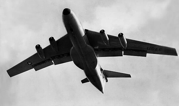 This giant US Air Force Lockheed C-141 Starlifter flew direct into Newcastle Airport