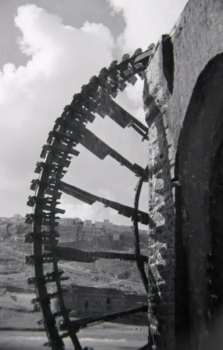 Framed Print : A giant water wheel used to irrigate the fields around the Northern Syrian town of Rastan
