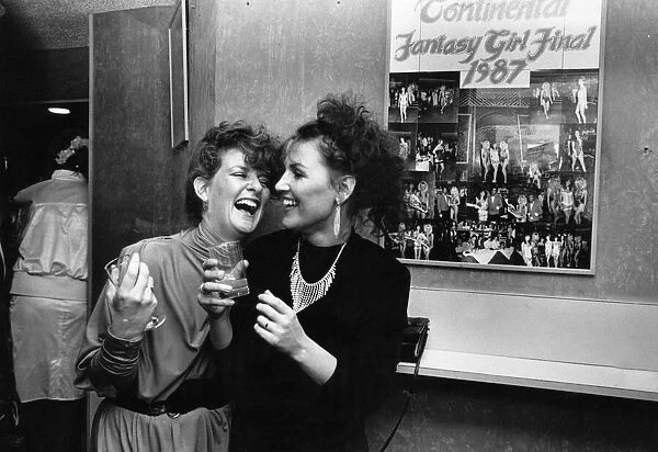 Giggles and a good time at Liverpools Club Continental. 25th February 1988