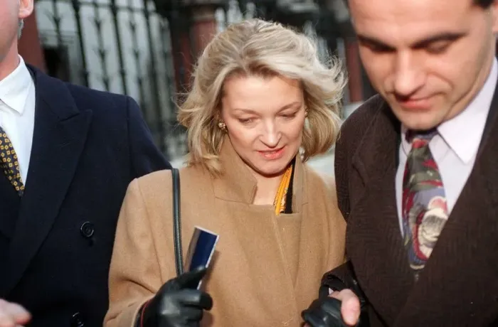 Framed Print : Gillian Taylforth January 1994 Eastenders actress leaving court during the libel suit Framed Print : Gillian Taylforth January 1994 Eastenders actress leaving court during the libel suit
