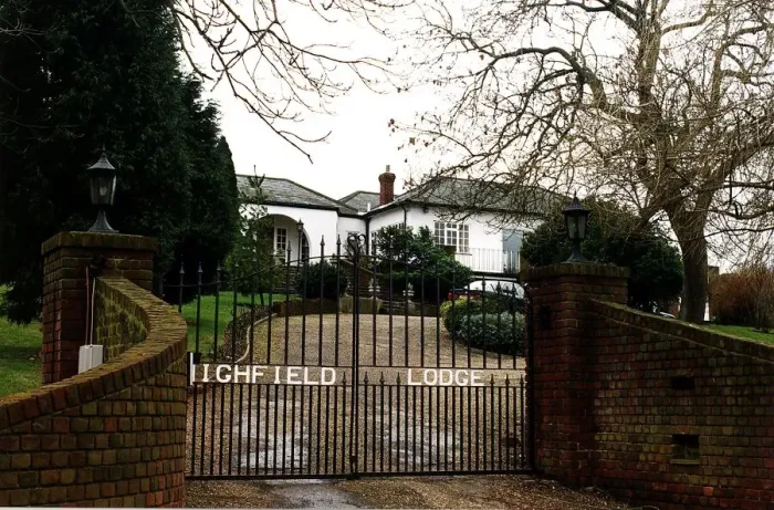 Framed Print : Gillian Taylforth TV Eastenders star and Geoff Knights home in Nazeing Essex dbase Framed Print : Gillian Taylforth TV Eastenders star and Geoff Knights home in Nazeing Essex dbase