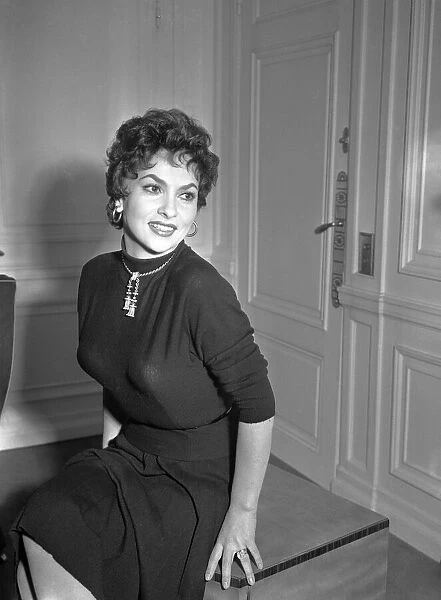 Gina Lollobrigida, Italian actress in London to attend the Royal Film Performance of To