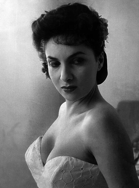 Gina Lollobrigida the italian film actress in her suite in England June 1952