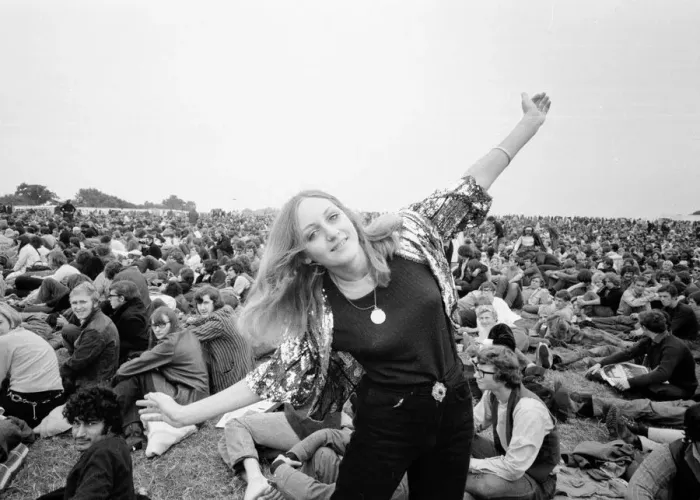 Framed Print : Girl dancing at The Isle of Wight Festival. 30th August 1969 Framed Print : Girl dancing at The Isle of Wight Festival. 30th August 1969