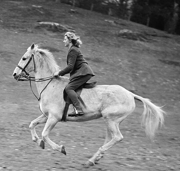 A girl riding her horse Seasons Autumn Circa 1938 A©Mirrorpix