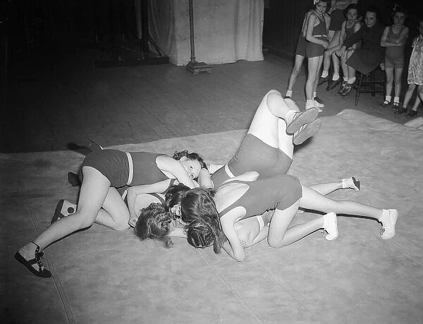 Girl Wrestlers 1941 women doing mens jobs during the war years