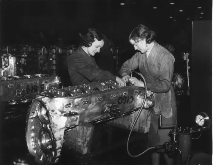 Framed Print : Girls assembling cylinder studs on crank cases of Rolls Royce Merlin engines as they are