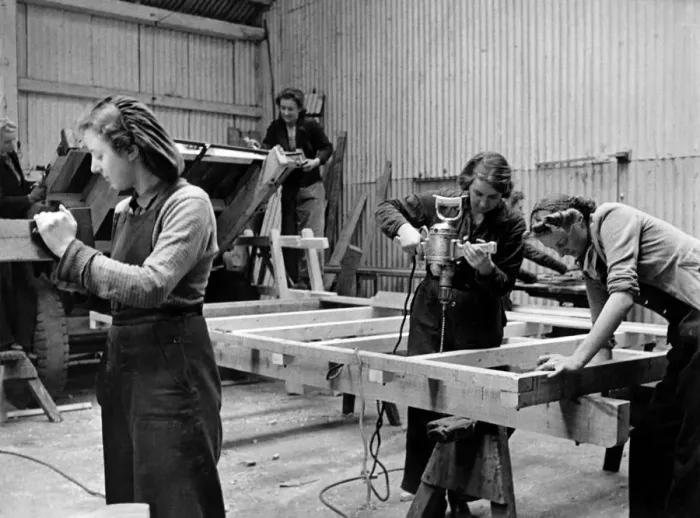 Framed Print : Girls make farm wagons at Court Yeldham in Essex. Farmers urgently require these carts Framed Print : Girls make farm wagons at Court Yeldham in Essex. Farmers urgently require these carts