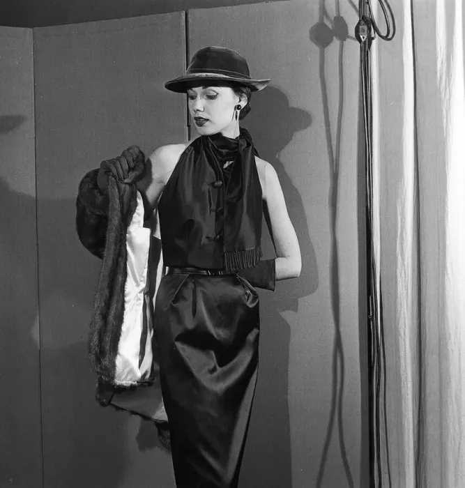 Framed Print : De Givenchy Fashion Show November 1952 Model wearing a black dress with black Framed Print : De Givenchy Fashion Show November 1952 Model wearing a black dress with black