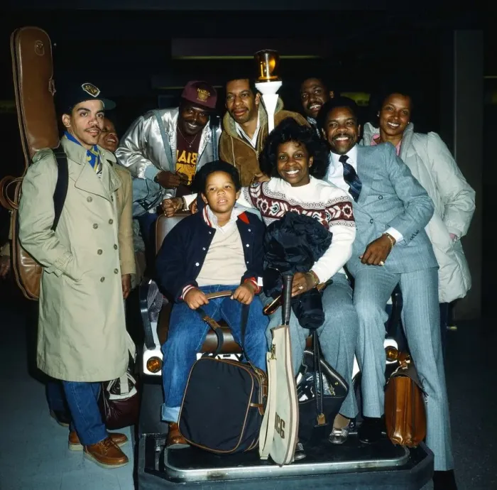 Framed Print : Gladys Knight with her son Shanga and some of her road crew at London Airport Framed Print : Gladys Knight with her son Shanga and some of her road crew at London Airport