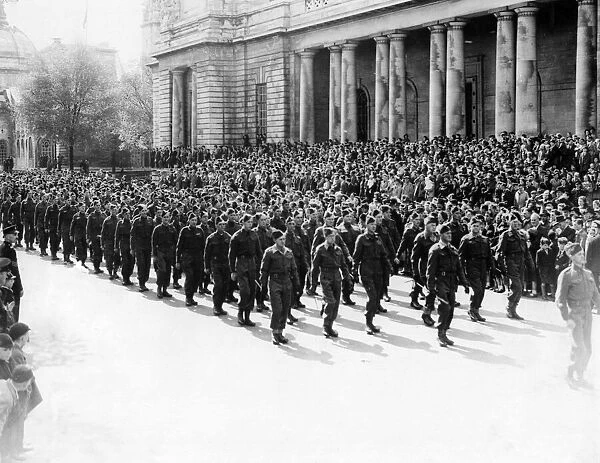 Glamorgan Home Guard parading past the City Hall, Cardiff for a Thanksgiving