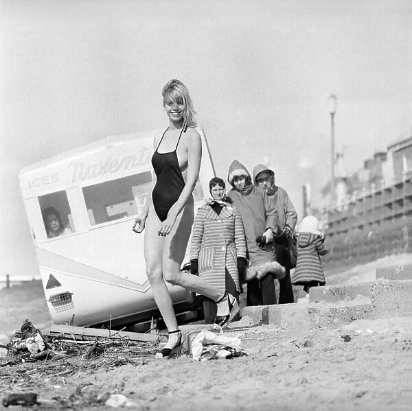 Glamour: Beach Fashion at Blackpool. March 1975 75-1705-003