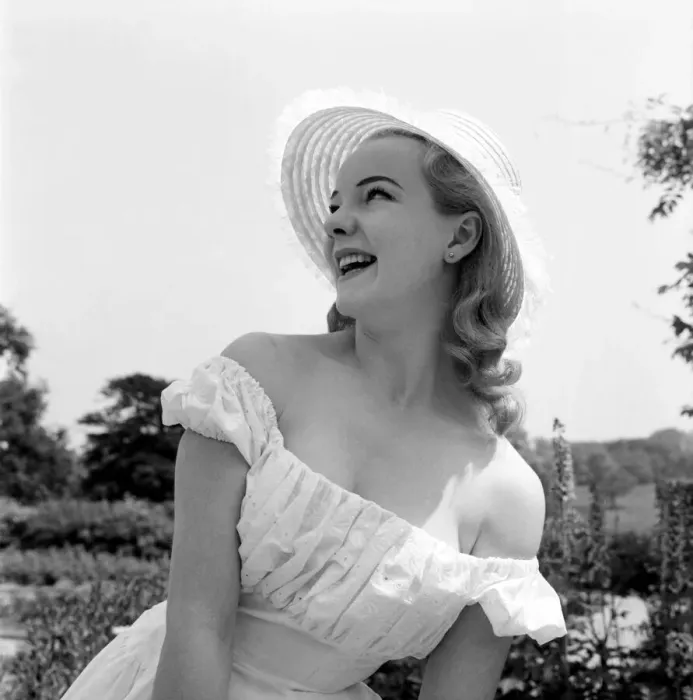 Framed Print : Glamour girl Val Hollman. January 1960 M4307-006 Framed Print : Glamour girl Val Hollman. January 1960 M4307-006