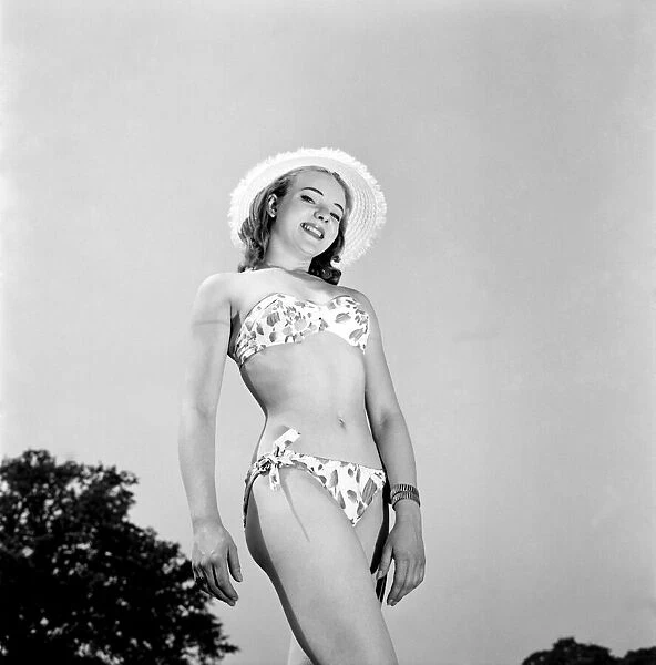 Glamour girl Val Hollman. January 1960 M4307-007
