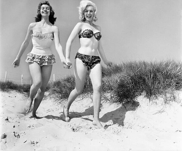 Glamour girls Marion and Jean Collins on the beach. June 1960 M4323-008