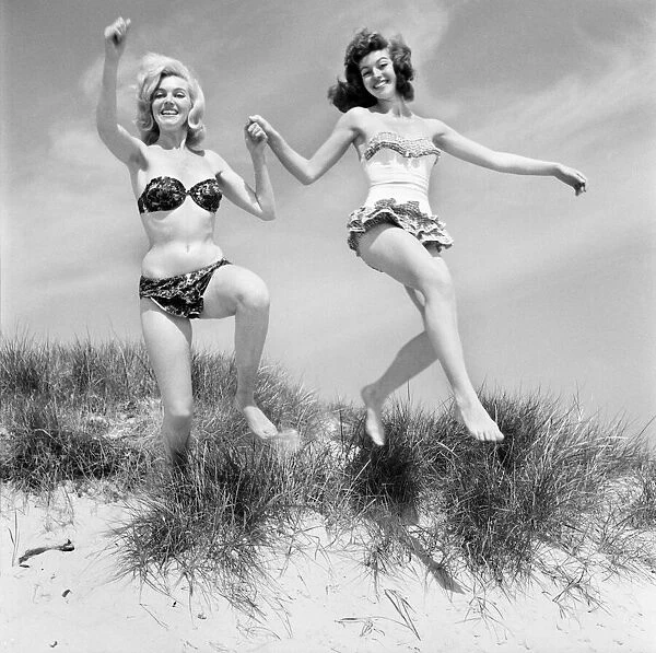 Glamour girls Marion and Jean Collins on the beach. June 1960 M4323-009