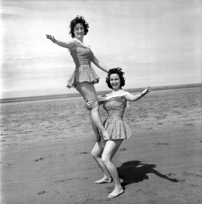 Framed Print : Glamour showgirl. You just can t keep showgirls Lynn Paton and Vera Williamson Framed Print : Glamour showgirl. You just can t keep showgirls Lynn Paton and Vera Williamson