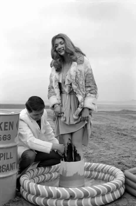 Framed Print : Glamour  /  Unusual  /  Humour: New detergent for removal of oil publicity stunt. Miss U. K