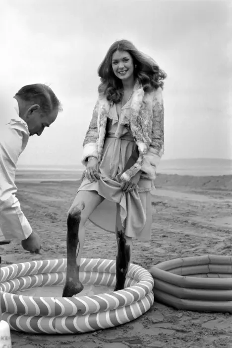 Framed Print : Glamour  /  Unusual  /  Humour: New detergent for removal of oil publicity stunt. Miss U. K