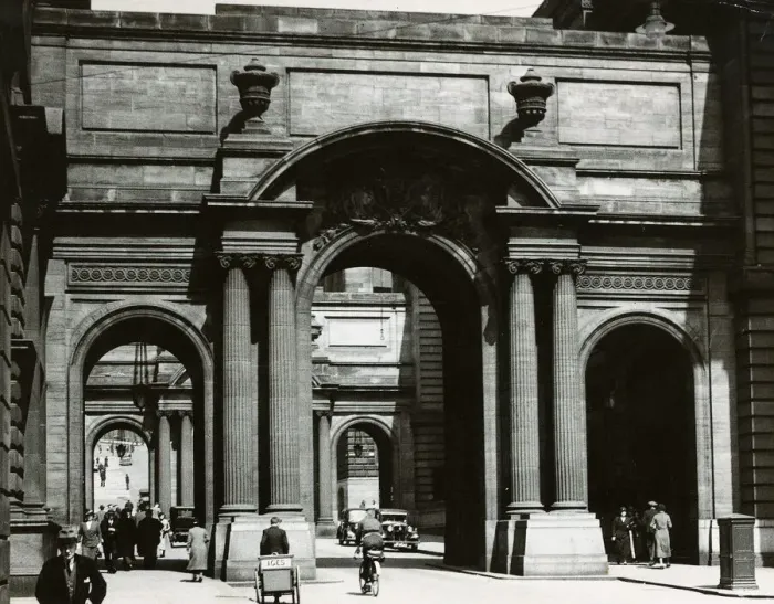 Framed Print : Glasgow City Chambers ARches behind building 1930s John Street Framed Print : Glasgow City Chambers ARches behind building 1930s John Street