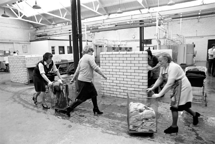 Framed Print : Glasgow Steamies. General scenes of women doing the laundry in a steamies in the Gorbals Framed Print : Glasgow Steamies. General scenes of women doing the laundry in a steamies in the Gorbals