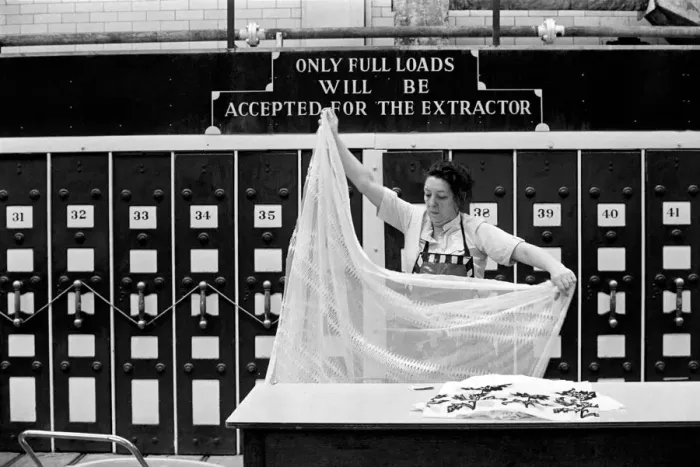 Framed Print : Glasgow Steamies. General scenes of women doing the laundry in a steamies in the Gorbals