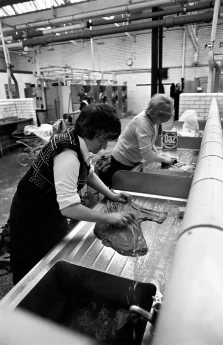 Framed Print : Glasgow Steamies. General scenes of women doing the laundry in a steamies in the Gorbals Framed Print : Glasgow Steamies. General scenes of women doing the laundry in a steamies in the Gorbals