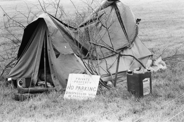 Framed Print : Glastonbury Fair, 19th June 1971. The Festival moved to the time of