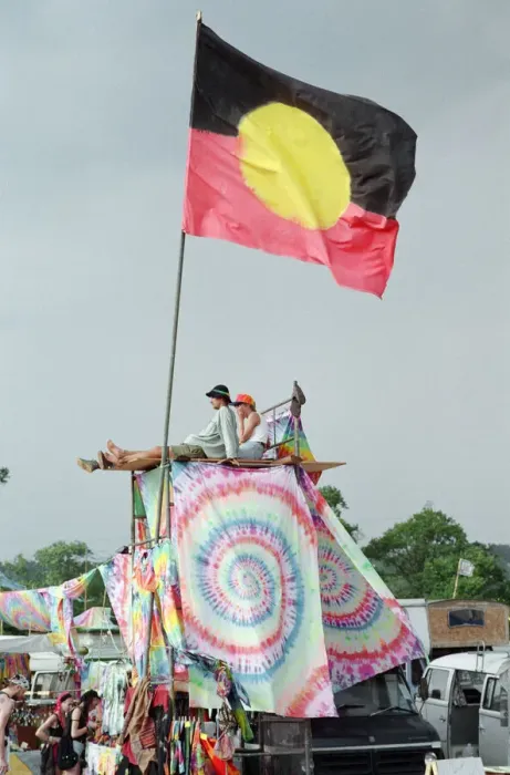 Framed Print : Glastonbury Festival, Worthy Farm, Picton, Somerset. A couple enjoy looking