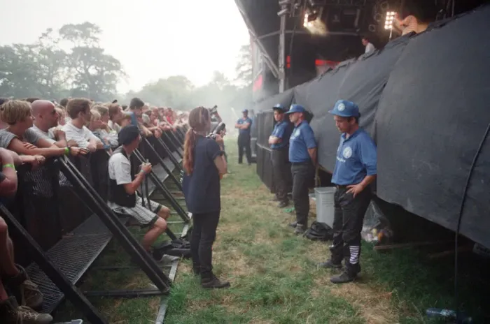 Framed Print : Glastonbury Festival, Worthy Farm, Picton, Somerset. The front row crowd