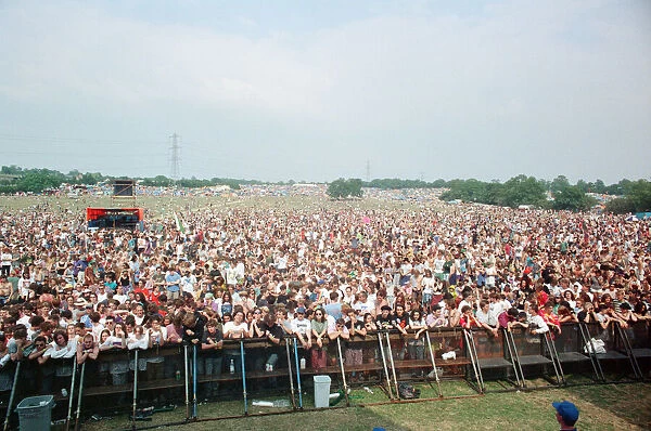 Glastonbury Festival, Worthy Farm, Picton, Somerset. Huge crowds pictured
