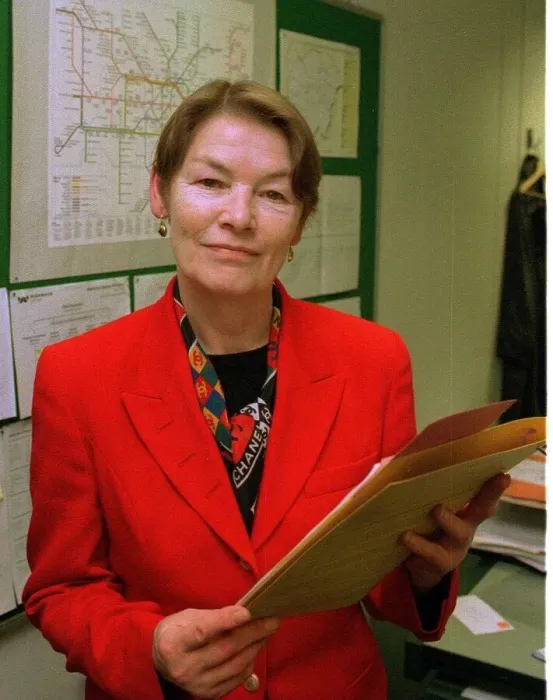 Framed Print : Glenda Jackson Labour MP March 1998 who is Parliamentry Under Secretary Framed Print : Glenda Jackson Labour MP March 1998 who is Parliamentry Under Secretary