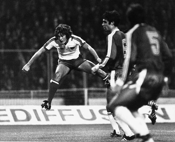 Glenn Hoddle England v Bulgaria International Football Nov 1979 in action against