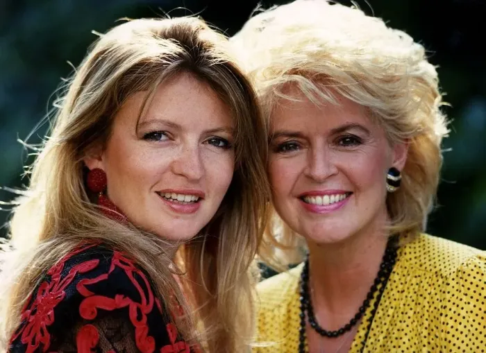 Framed Print : Gloria Hunniford TV Presenter with daughter TV Presenter Caron Keating Framed Print : Gloria Hunniford TV Presenter with daughter TV Presenter Caron Keating