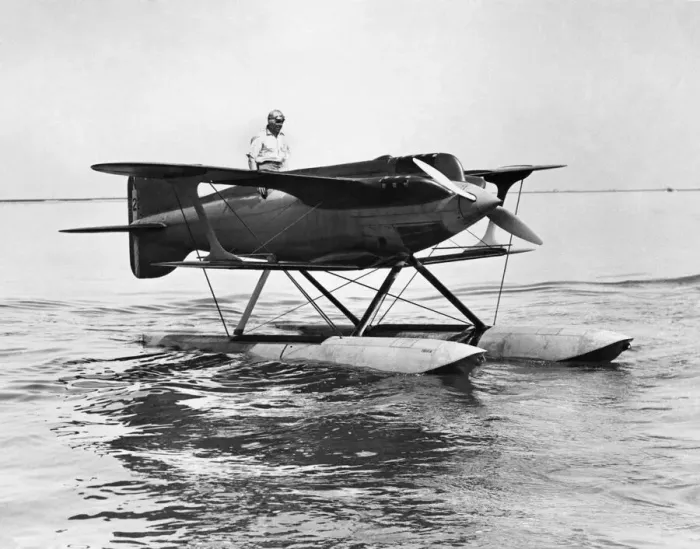 Framed Print : A Gloster Napier III landed in the water during the Schneider Cup trophy race circa 1929