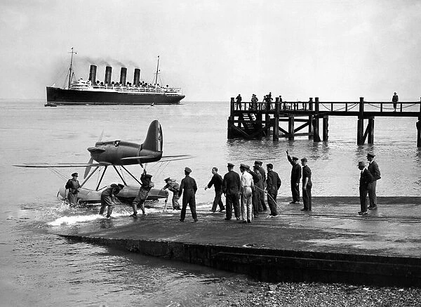 The Gloster Napier powered Supermarine S6 being launched at Cowes for the 1929 Schneider