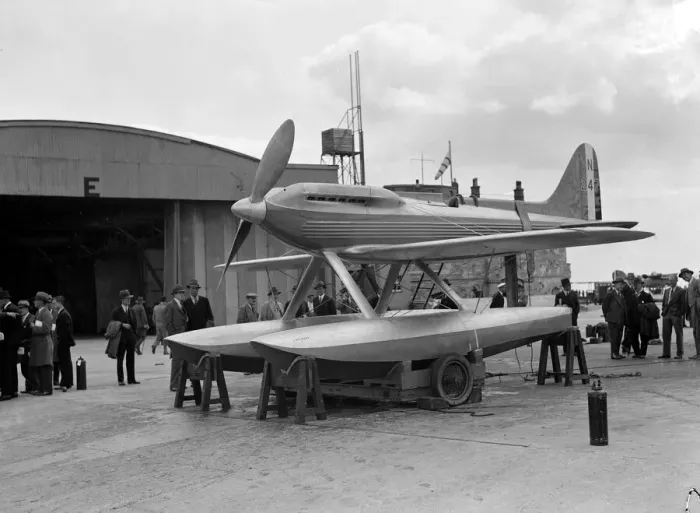 Framed Print : The Gloster Napier powered Supermarine S6 being towed out at Cowes for the 1929 Schneider Framed Print : The Gloster Napier powered Supermarine S6 being towed out at Cowes for the 1929 Schneider