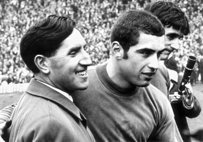 Framed Print : Goalkeeper Peter Shilton seen with Leicester City manager Frank OOFarrell in 1969 Framed Print : Goalkeeper Peter Shilton seen with Leicester City manager Frank OOFarrell in 1969