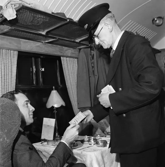 Framed Print : The Golden Arrow Pullman service from London to Paris