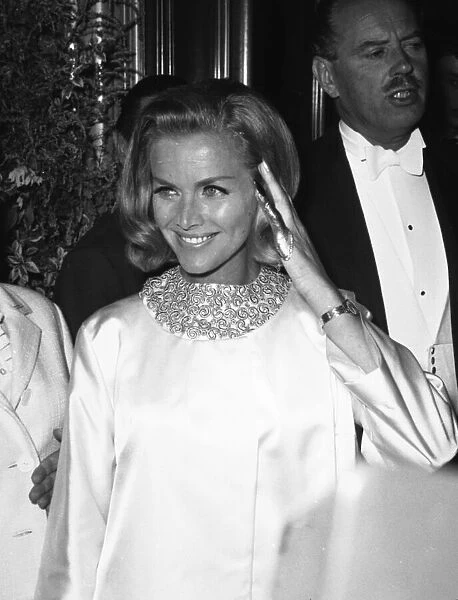 Goldfinger Premiere 1964 Honor Blackman arrives at the premiere of the latest James
