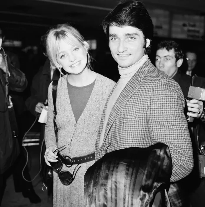 Framed Print : Goldie Hawn, American actress with husband Gus Trikonis, at London Heathrow Airport Framed Print : Goldie Hawn, American actress with husband Gus Trikonis, at London Heathrow Airport