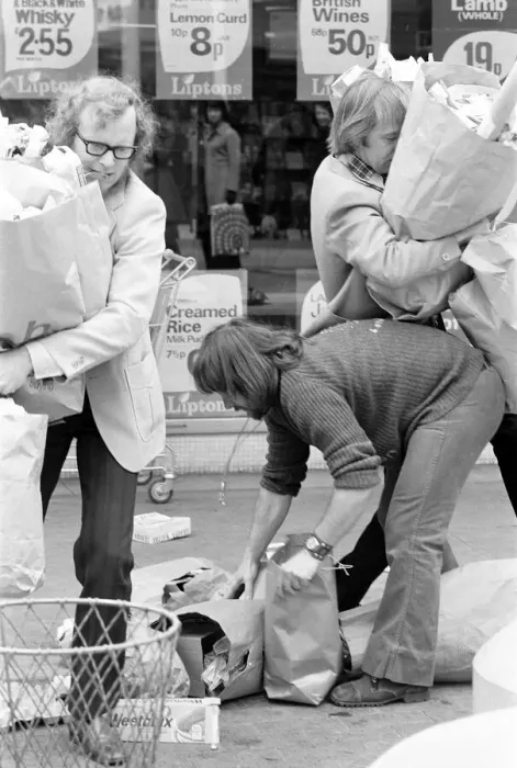Framed Print : The Goodies, filming a sequence for new BBC programme Down to Earth Framed Print : The Goodies, filming a sequence for new BBC programme Down to Earth