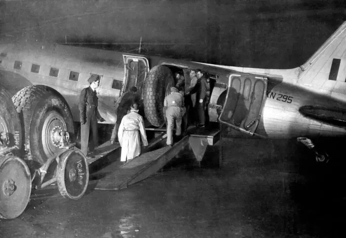 Framed Print : Goods loaded onto a British aircraft for the Berlin Air Lift during the Russian blockade