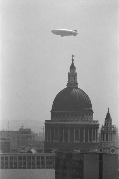 Framed Print : The Goodyear Airship Europa seen here passing the dome of St Pauls Cathedral