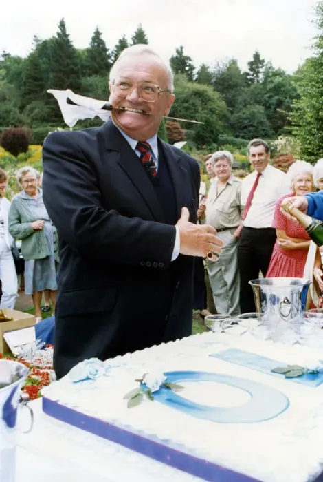 Framed Print : Former Goon Sir Harry Secombe celebrates his 70th birthday (Sept 8th Framed Print : Former Goon Sir Harry Secombe celebrates his 70th birthday (Sept 8th