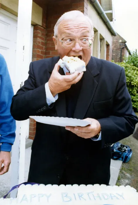 Framed Print : Former Goon Sir Harry Secombe celebrates his 70th birthday (Sept 8th