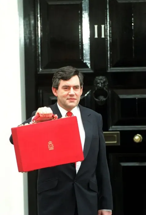 Framed Print : Gordon Brown on Budget day March 1998 poses as he leaves his official residence Framed Print : Gordon Brown on Budget day March 1998 poses as he leaves his official residence