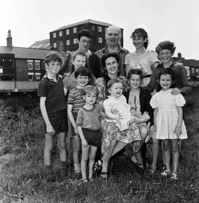Framed Print : Gordon Gillick with his wife Victoria Gillick and their ten children at home in Wisbech Framed Print : Gordon Gillick with his wife Victoria Gillick and their ten children at home in Wisbech