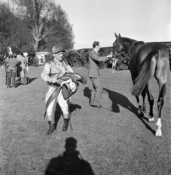 Gordon Richards at Kempton Park April 1953 D1717-002