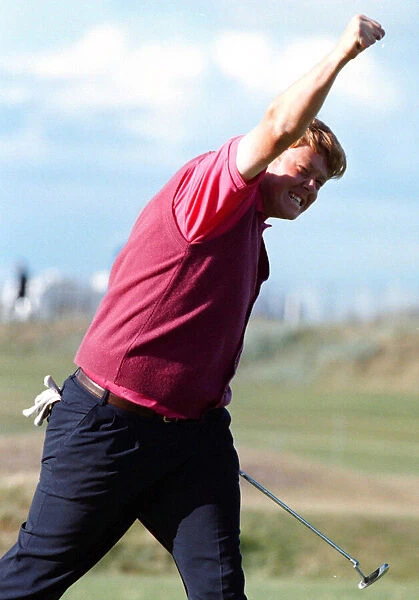 Gordon Sherry British Open Golf Championship 1995 holding up golf ball